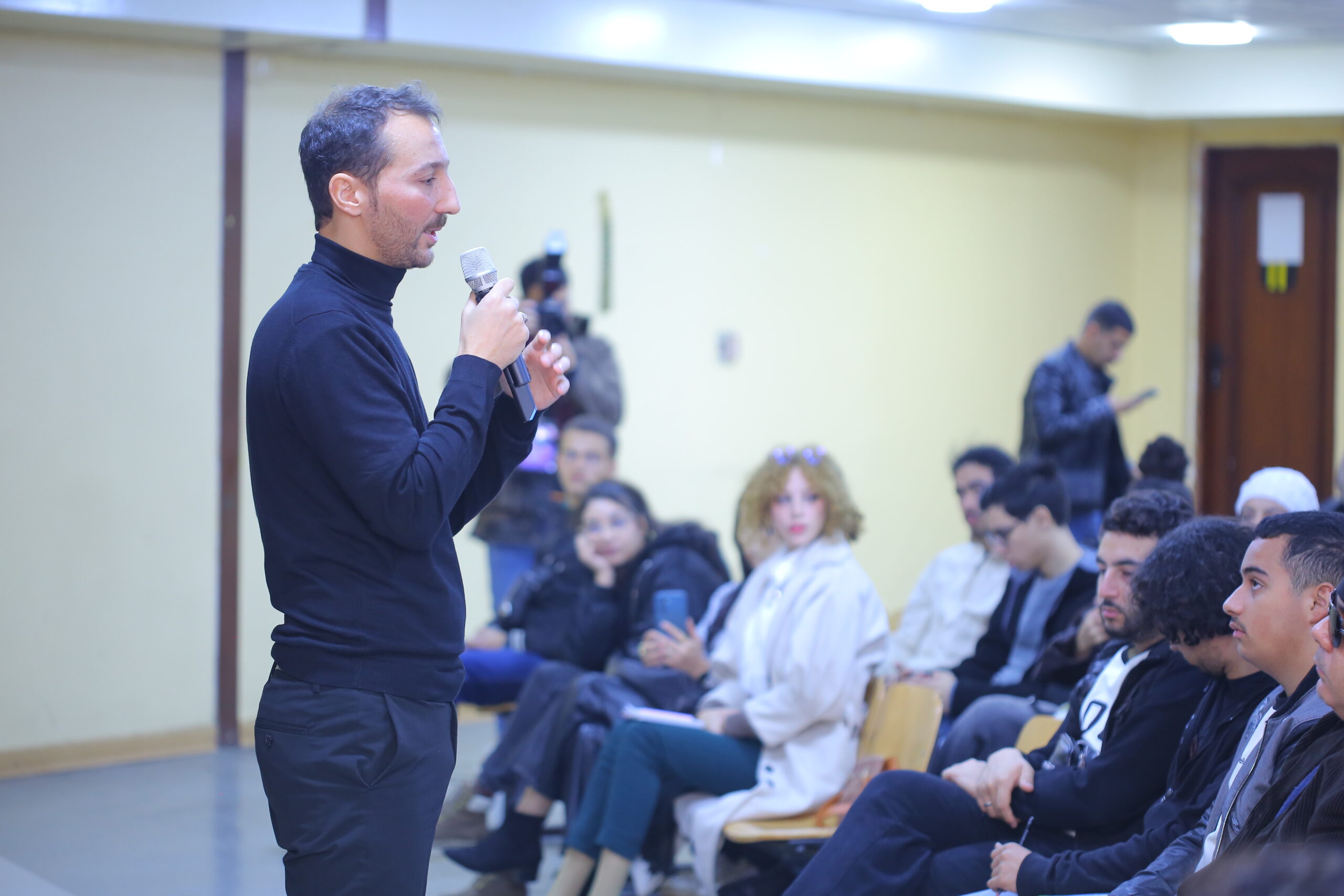 Images de la masterclass dédiée à la restauration du film « Plongeurs du désert – Une étude de cas », animée par Nabil Jedouani